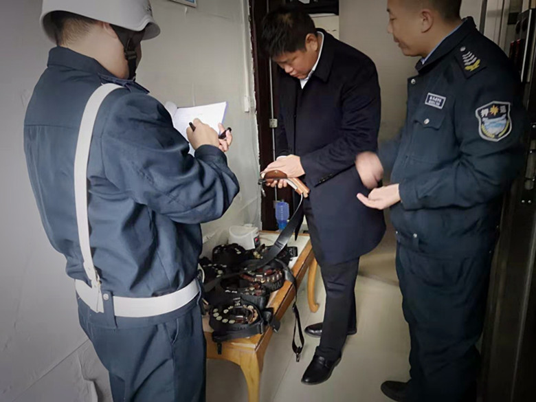 對槍支彈藥進(jìn)行檢查3.jpg